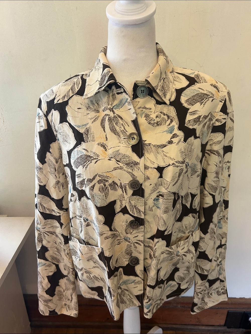Jones New York cream brown floral button front blazer Size 8 EUC